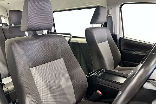 2022 Toyota Hiace Commuter GDH322R