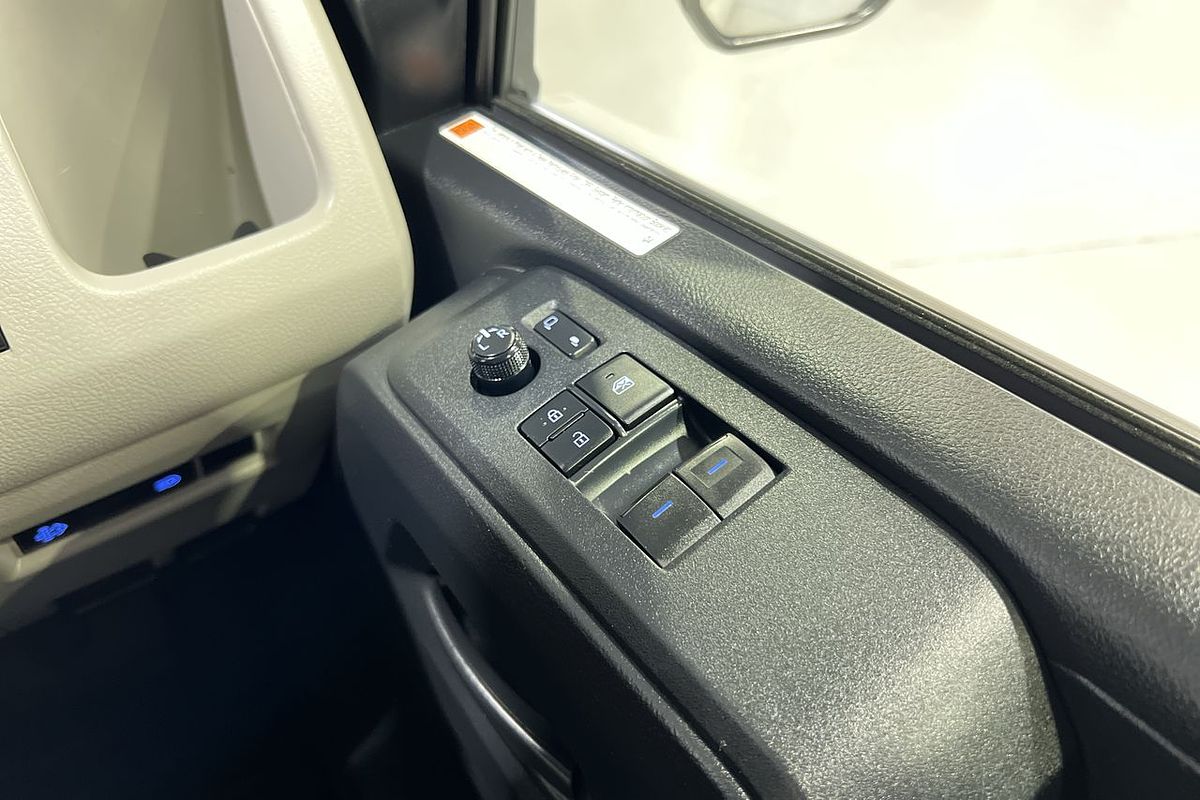 2022 Toyota Hiace Commuter GDH322R