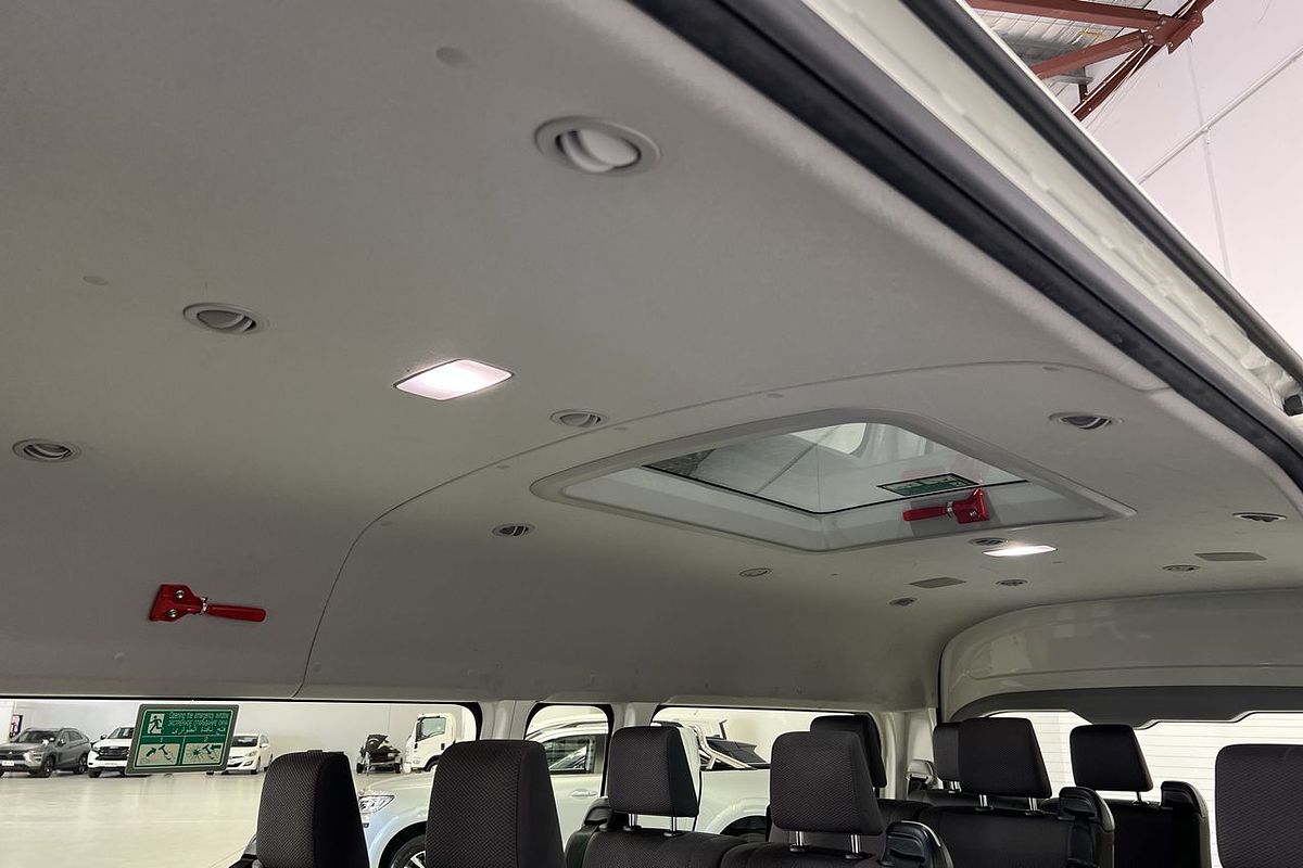 2022 Toyota Hiace Commuter GDH322R