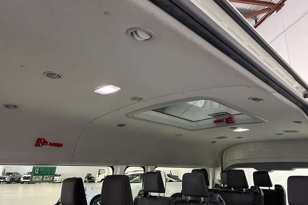 2022 Toyota Hiace Commuter GDH322R