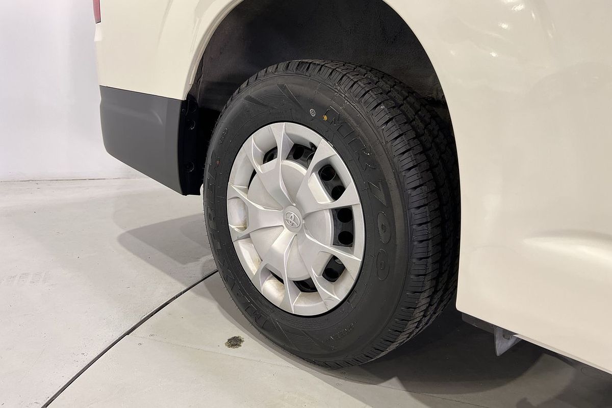 2022 Toyota Hiace Commuter GDH322R