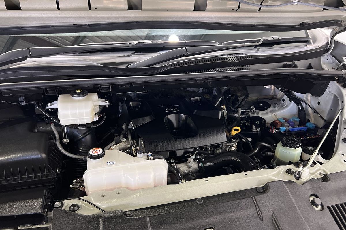 2022 Toyota Hiace Commuter GDH322R