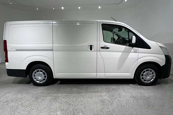 2022 Toyota Hiace  GDH300R LWB