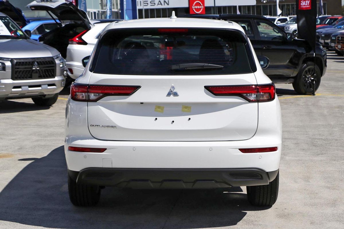 2024 Mitsubishi Outlander ES ZM