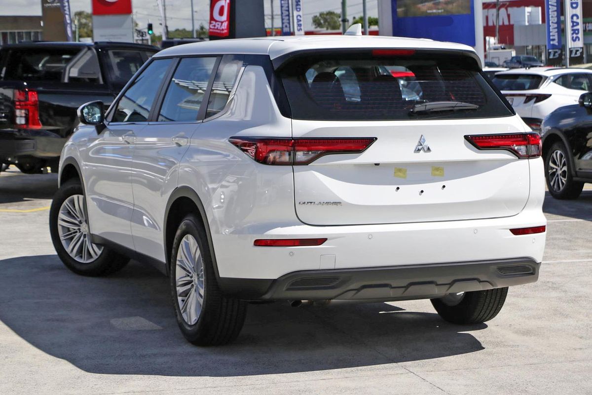 2024 Mitsubishi Outlander ES ZM