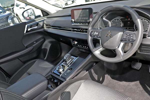 2024 Mitsubishi Outlander ES ZM