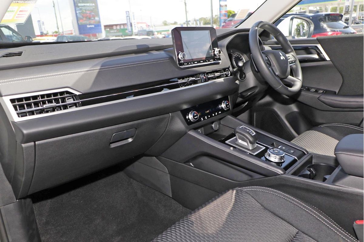 2024 Mitsubishi Outlander ES ZM