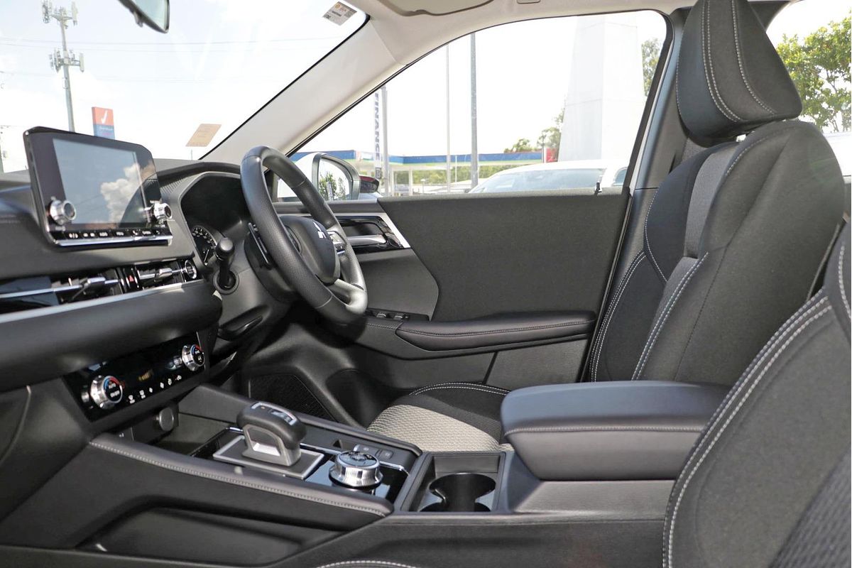 2024 Mitsubishi Outlander ES ZM