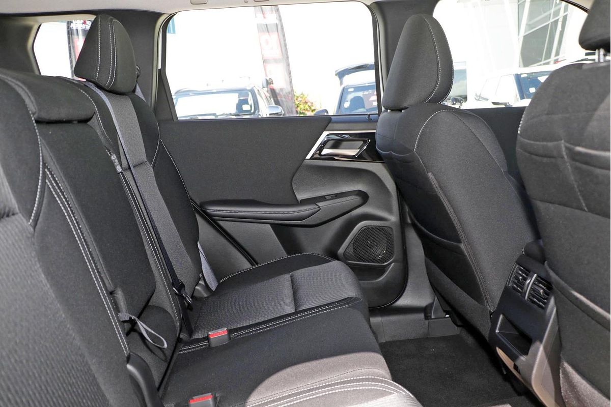 2024 Mitsubishi Outlander ES ZM