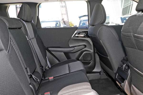 2024 Mitsubishi Outlander ES ZM