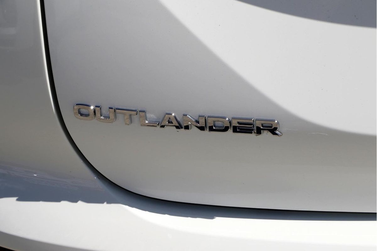 2024 Mitsubishi Outlander ES ZM