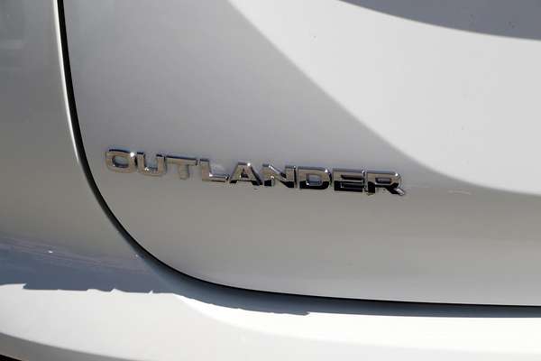 2024 Mitsubishi Outlander ES ZM