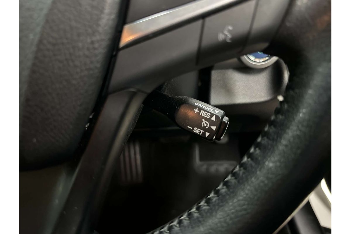 2017 Toyota Camry Atara S AVV50R