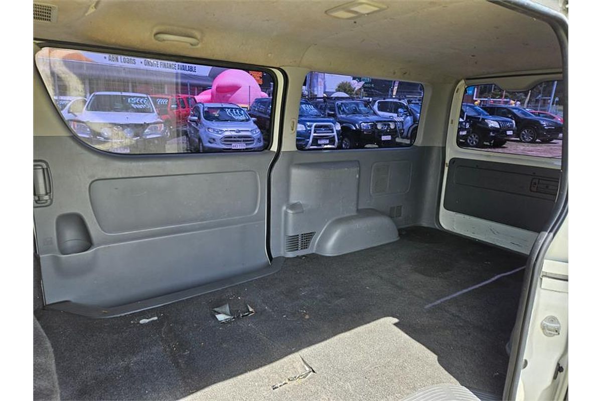 2005 Toyota Hiace TRH214W