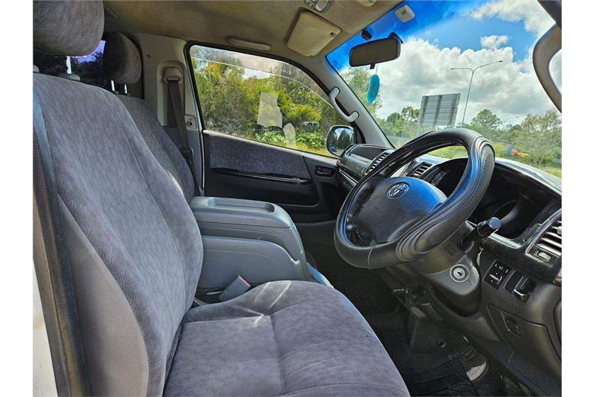 2005 Toyota Hiace TRH214W