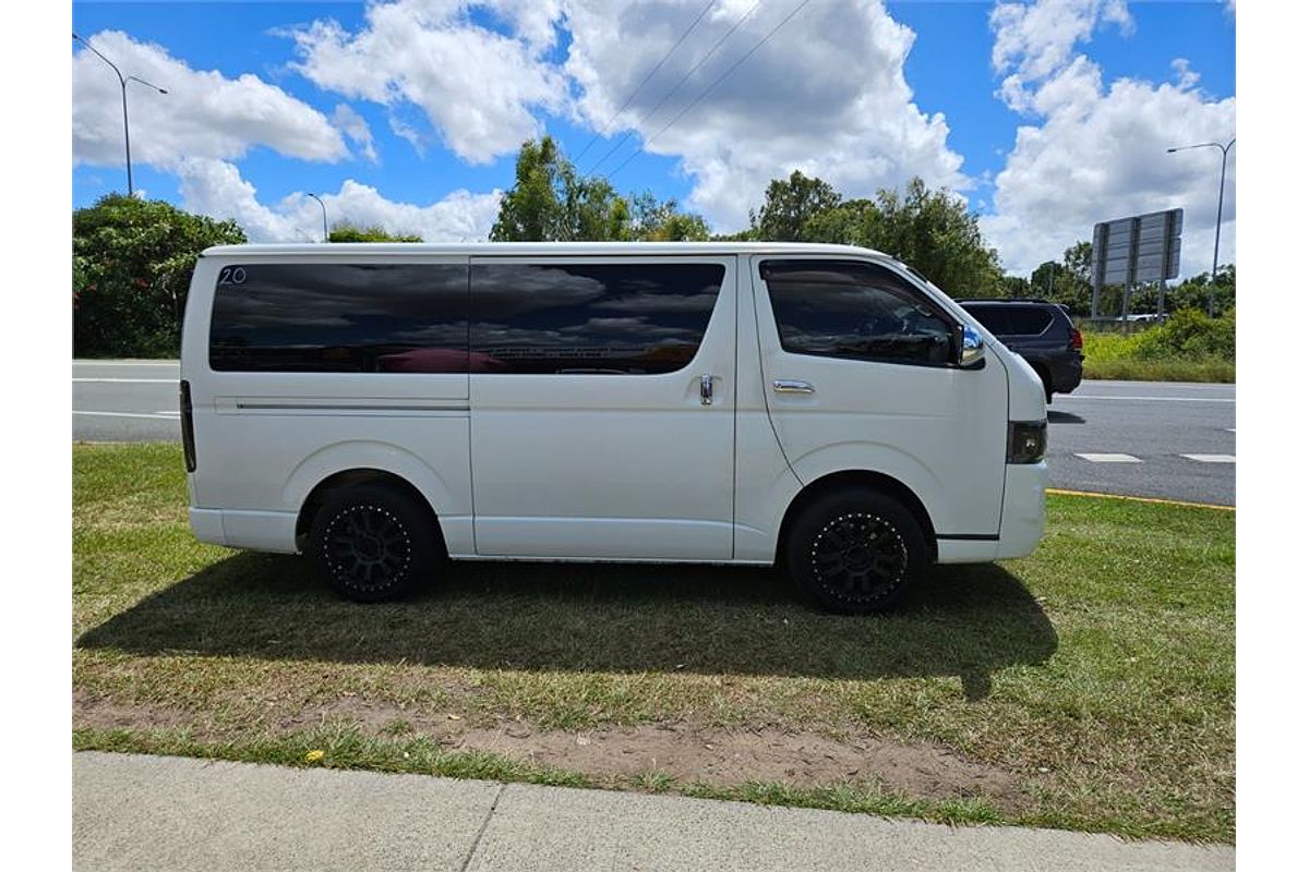 2005 Toyota Hiace TRH214W