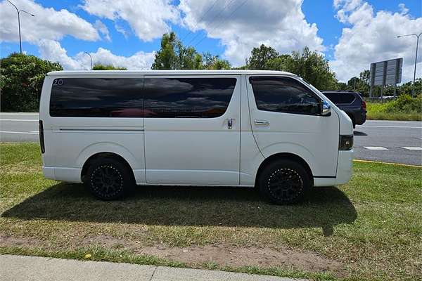 2005 Toyota Hiace TRH214W