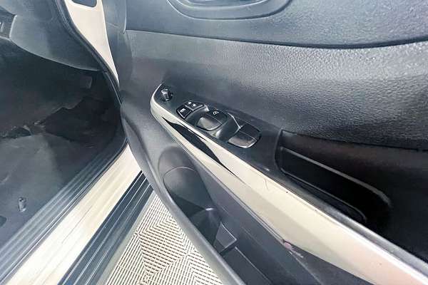 2021 Nissan Navara ST D23 4X4