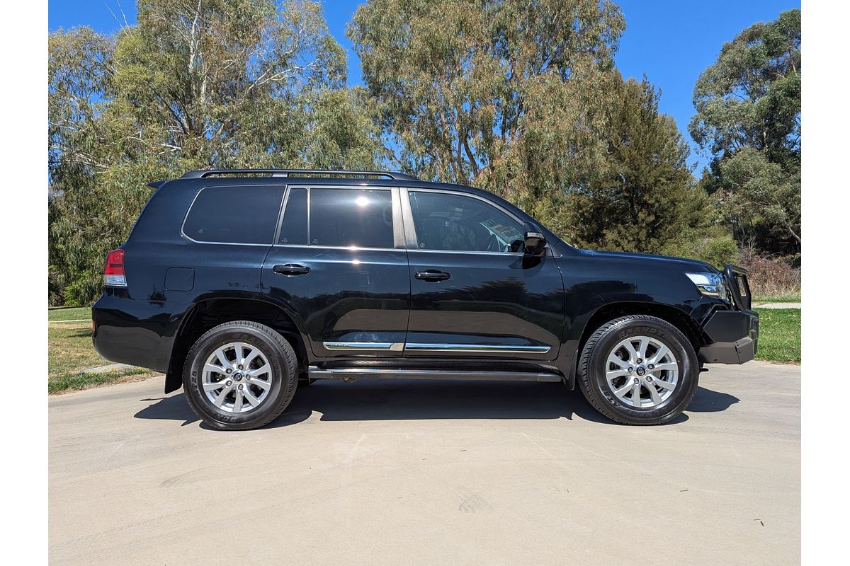 2019 Toyota LandCruiser Sahara VDJ200R