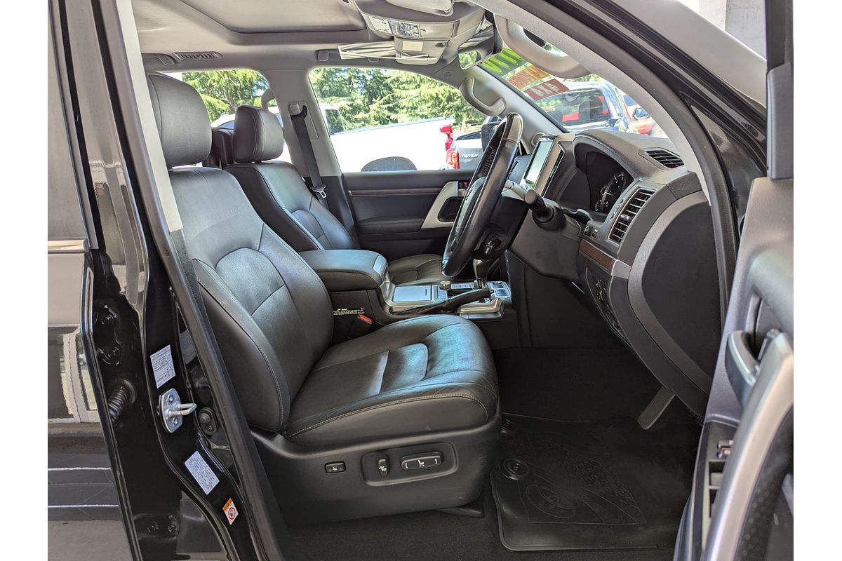 2019 Toyota LandCruiser Sahara VDJ200R