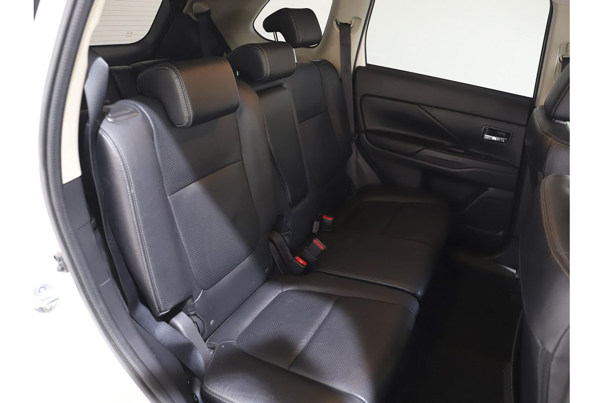 2018 Mitsubishi ZL Outlander EXCEED 2.2L DIE 6AT AWD 7S