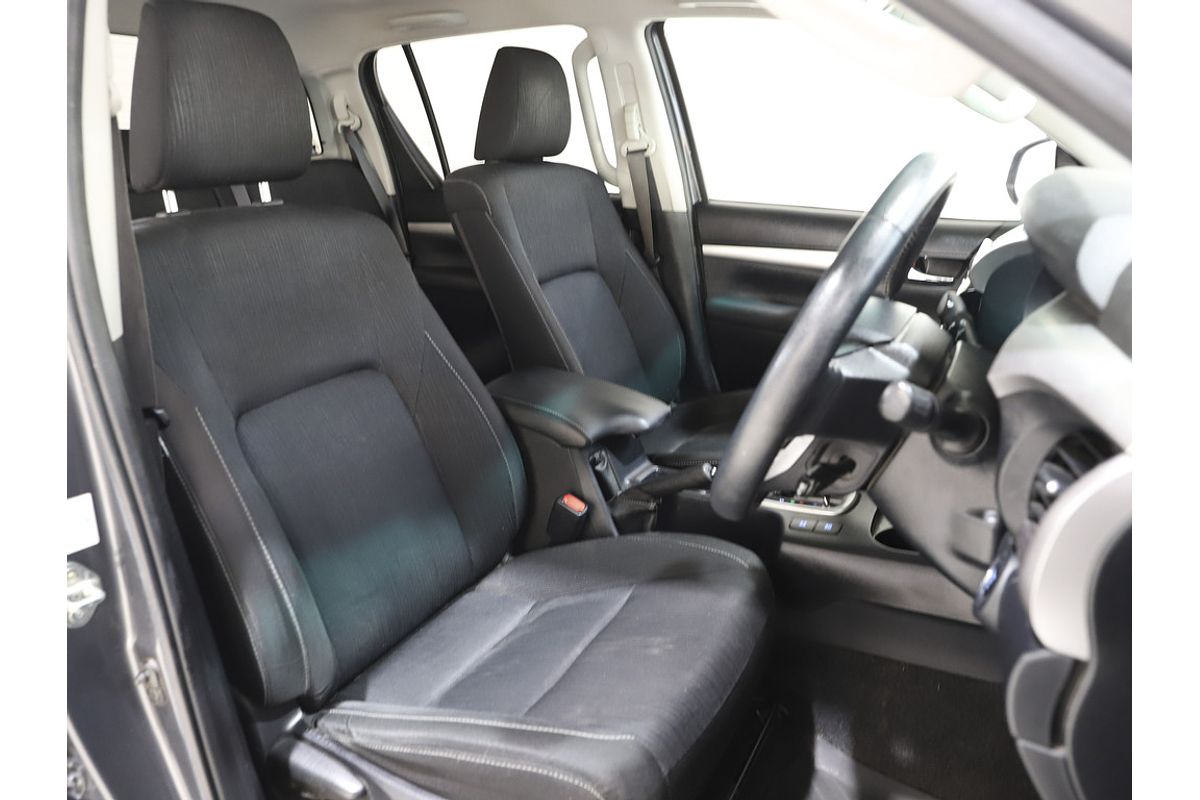 Hilux 4x4 SR5 2.8L T Diesel Automatic Double Cab 