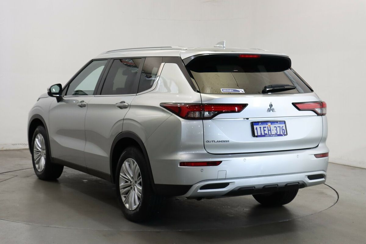 2024 Mitsubishi Outlander LS ZM