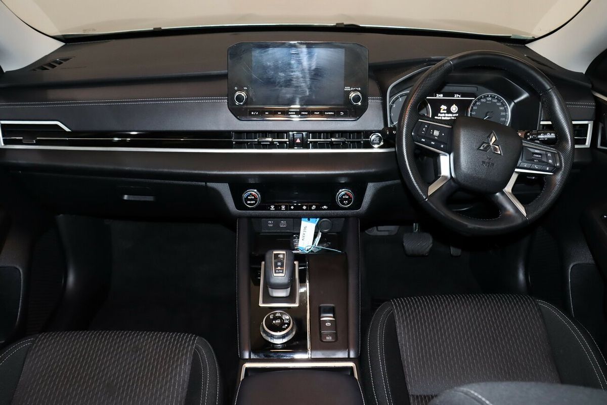 2024 Mitsubishi Outlander LS ZM
