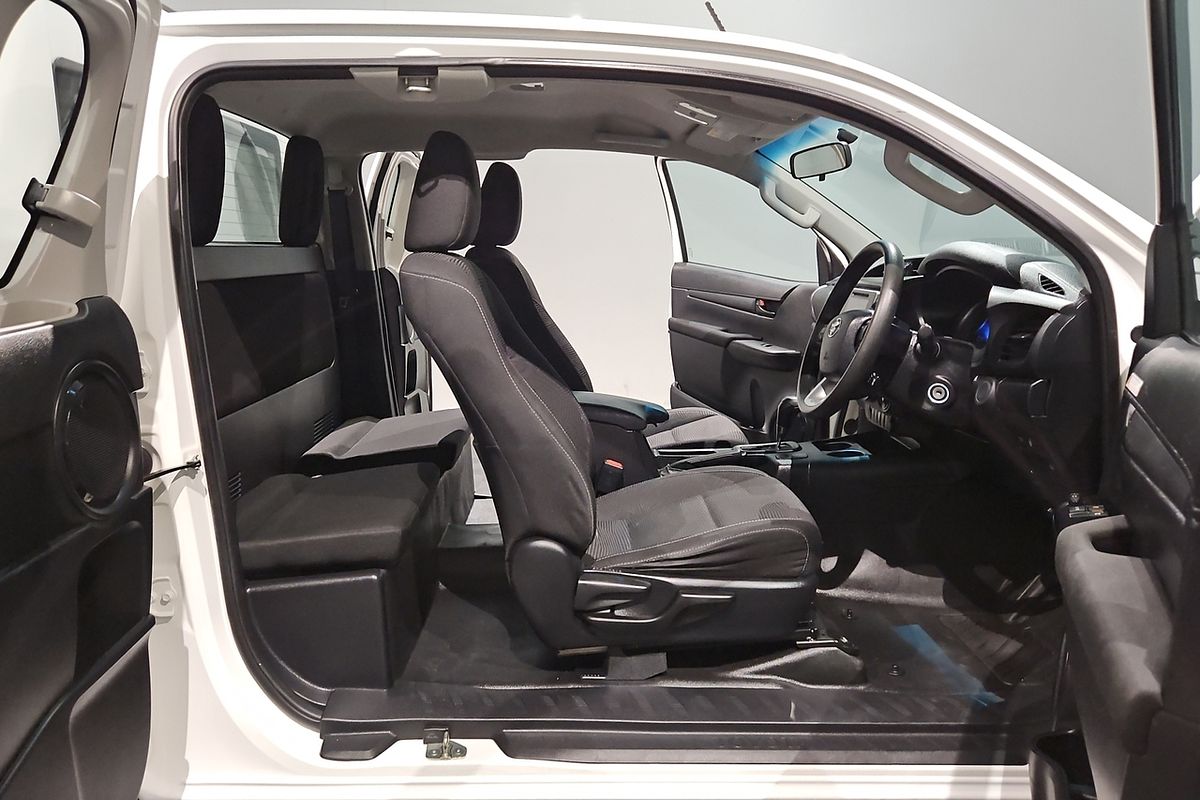2018 Toyota Hilux SR GUN126R 4X4