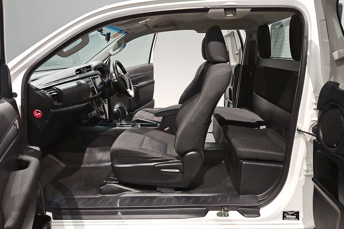 2018 Toyota Hilux SR GUN126R 4X4