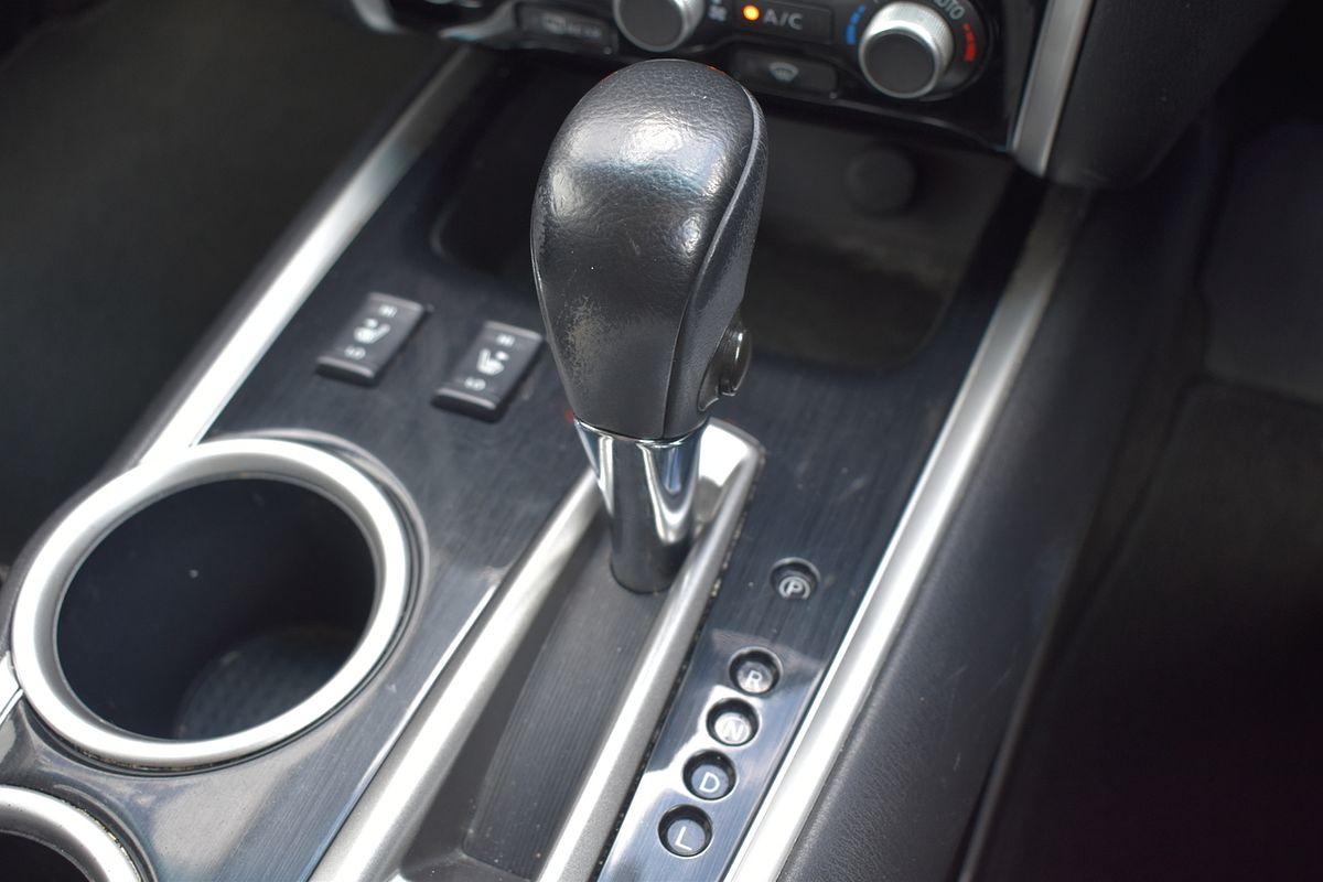2013 Nissan Pathfinder ST-L R52
