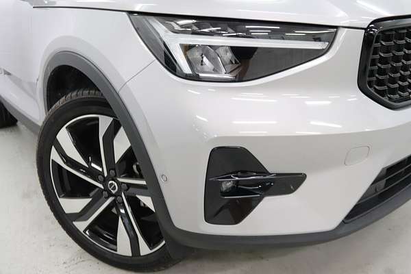 2023 Volvo XC40 Ultimate B5 Dark