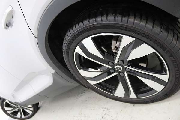 2023 Volvo XC40 Ultimate B5 Dark