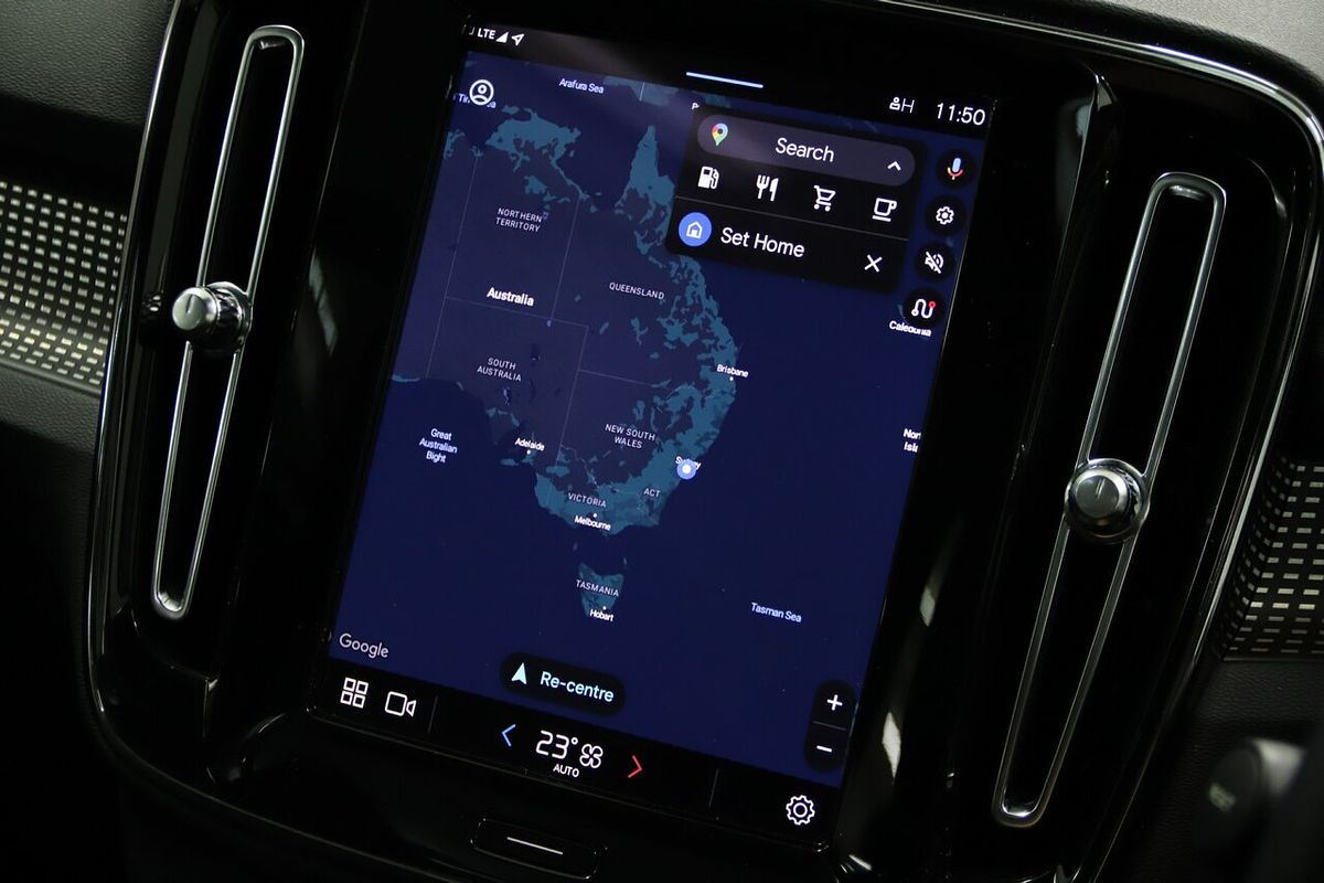 2023 Volvo XC40 Ultimate B5 Dark