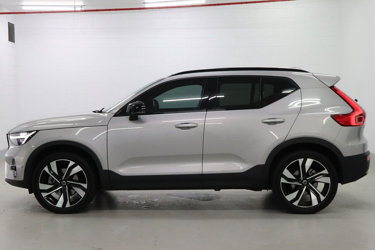 2023 Volvo XC40 Ultimate B5 Dark
