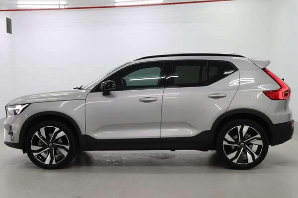 2023 Volvo XC40 Ultimate B5 Dark
