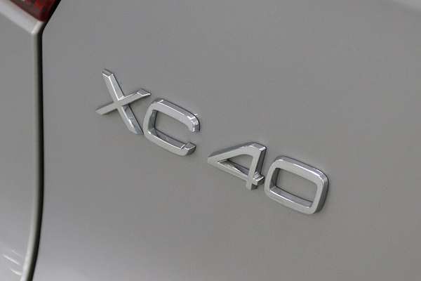 2023 Volvo XC40 Ultimate B5 Dark