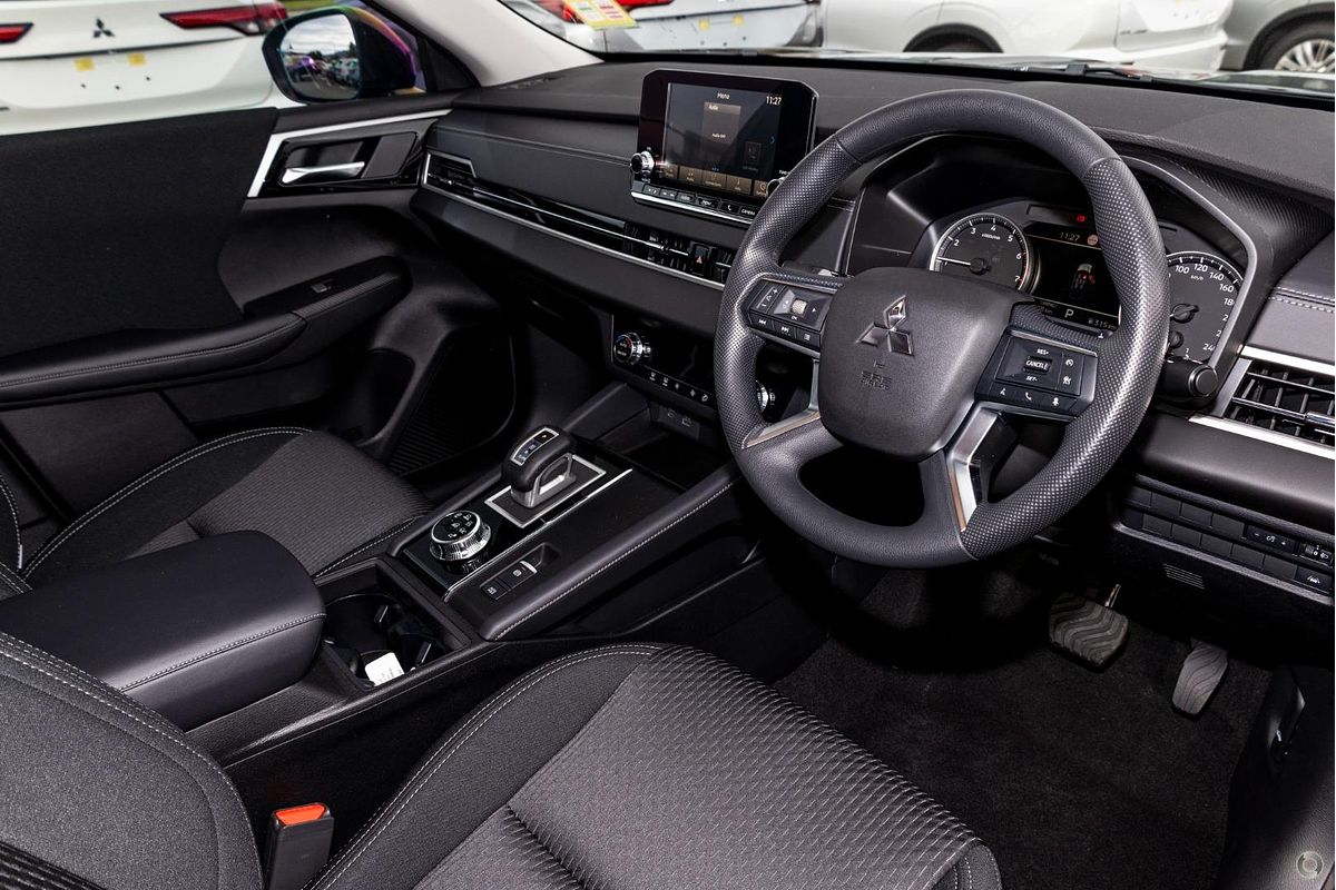 2024 Mitsubishi Outlander ES ZM