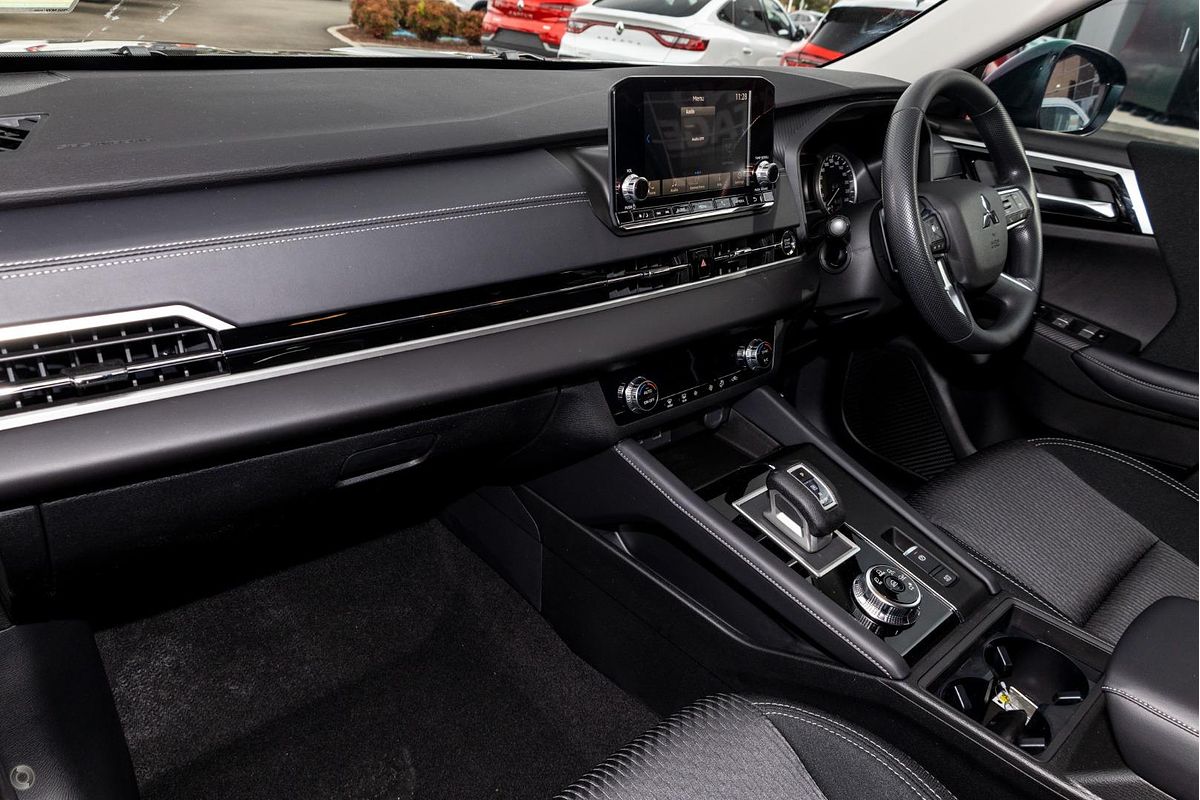 2024 Mitsubishi Outlander ES ZM