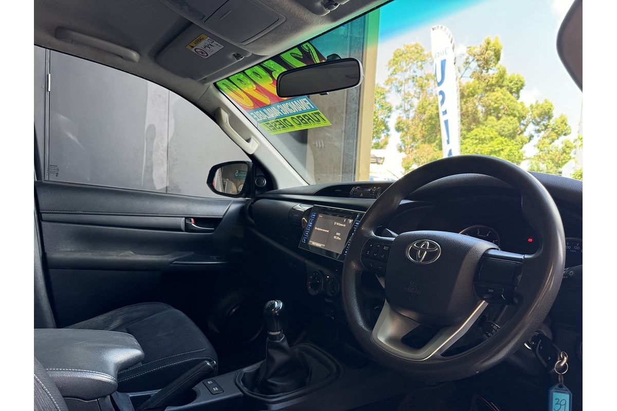 2015 Toyota Hilux SR (4x4) GUN126R 4X4