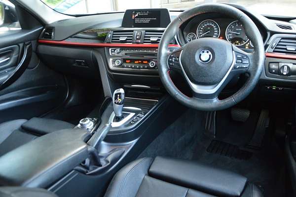 2015 BMW 3 Series 316i Sport Line F30