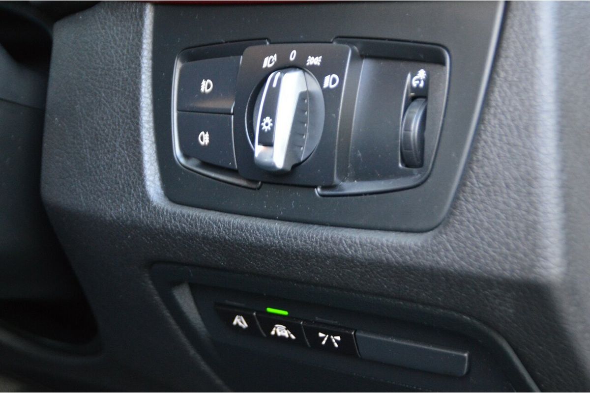 2015 BMW 3 Series 316i Sport Line F30