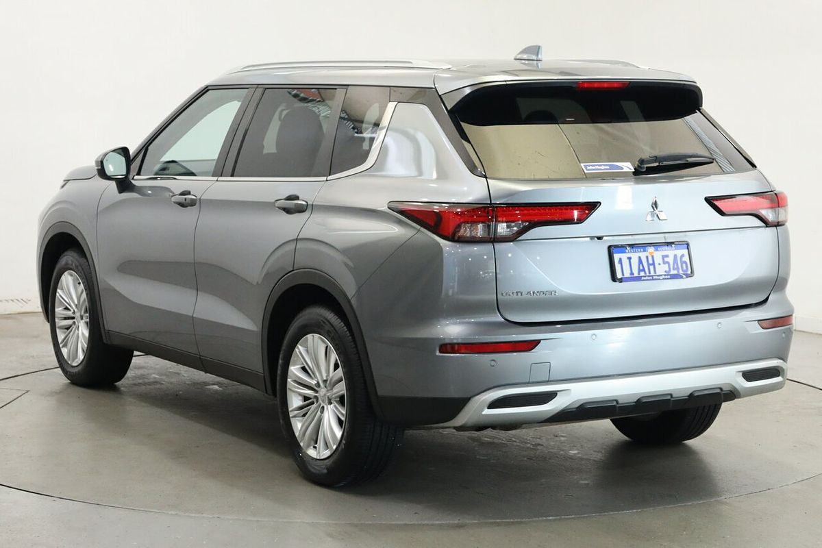 2023 Mitsubishi Outlander LS ZM