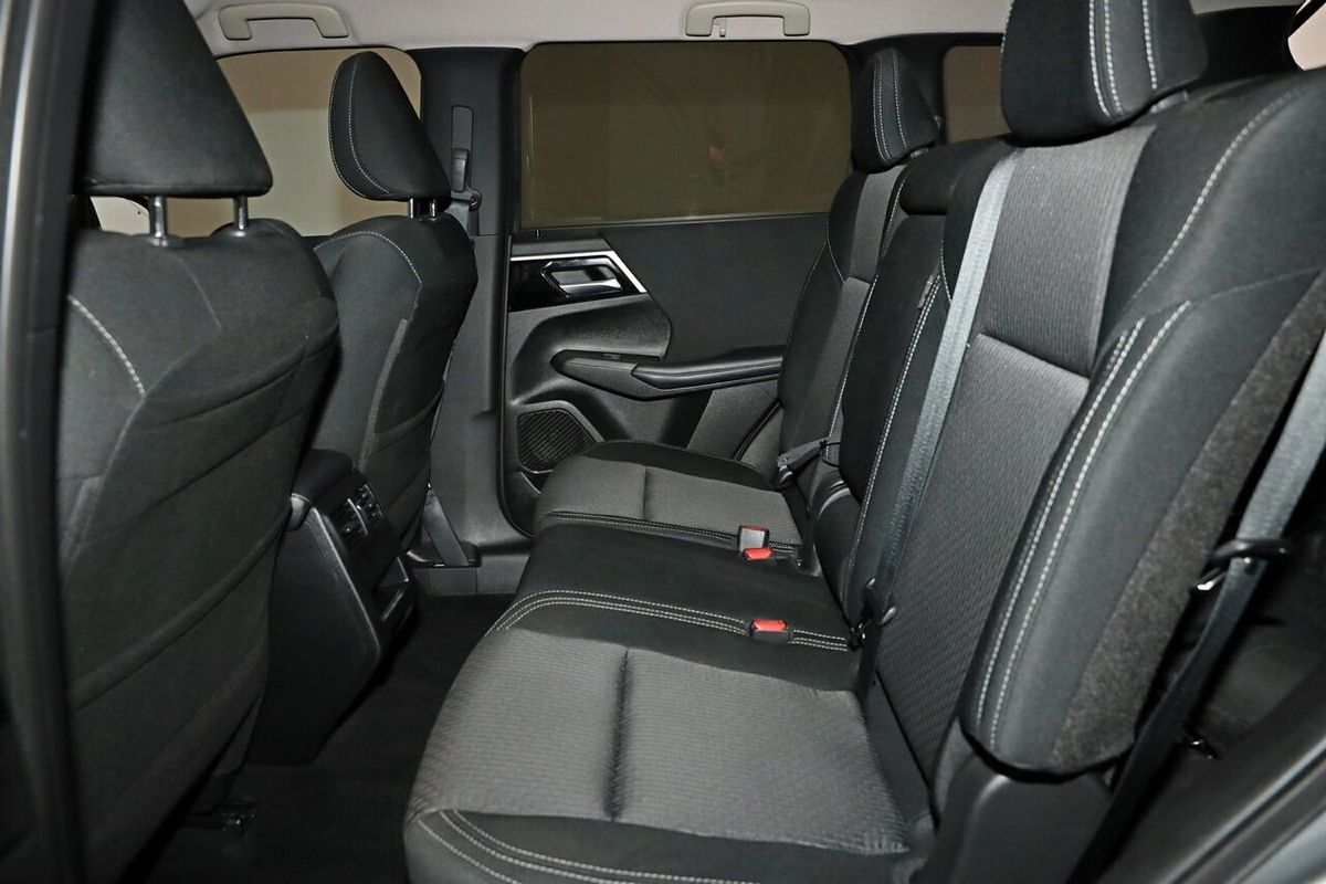 2023 Mitsubishi Outlander LS ZM