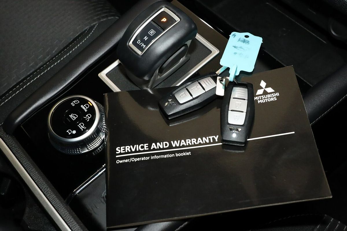 2023 Mitsubishi Outlander LS ZM