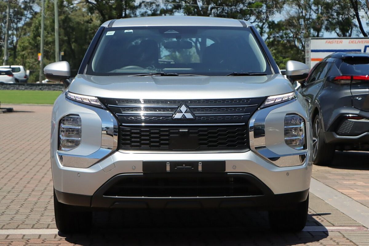 2023 Mitsubishi Outlander ES ZM