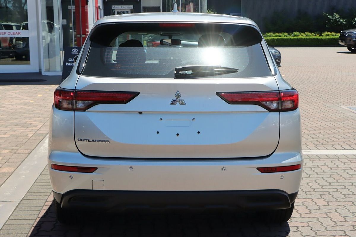 2023 Mitsubishi Outlander ES ZM
