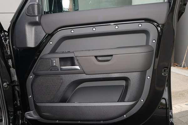 2024 Land Rover Defender 130 D350 X-Dynamic SE L663