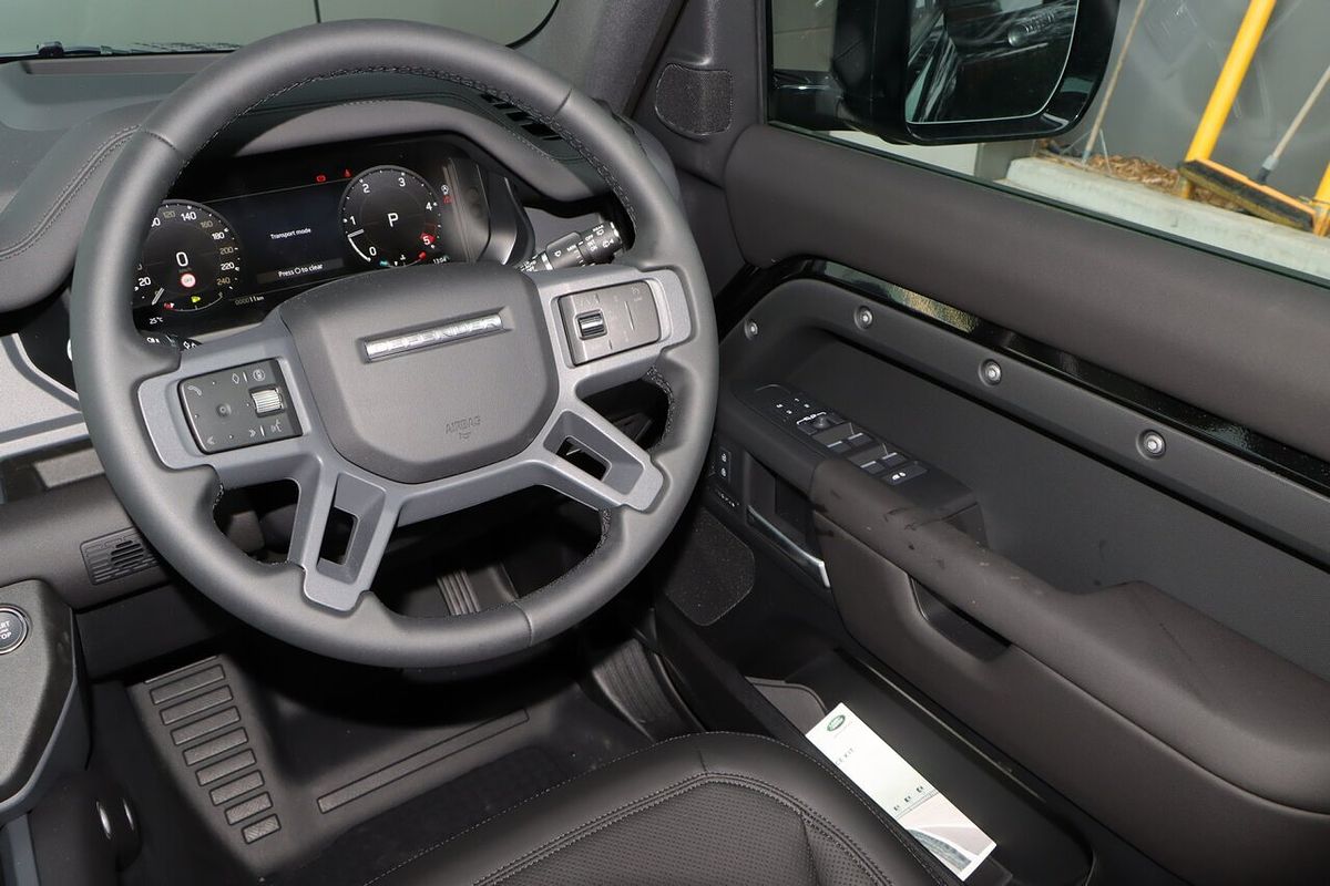 2024 Land Rover Defender 130 D350 X-Dynamic SE L663