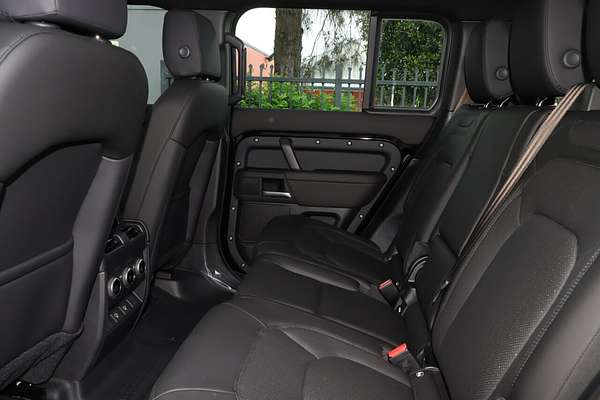 2024 Land Rover Defender 130 D350 X-Dynamic SE L663